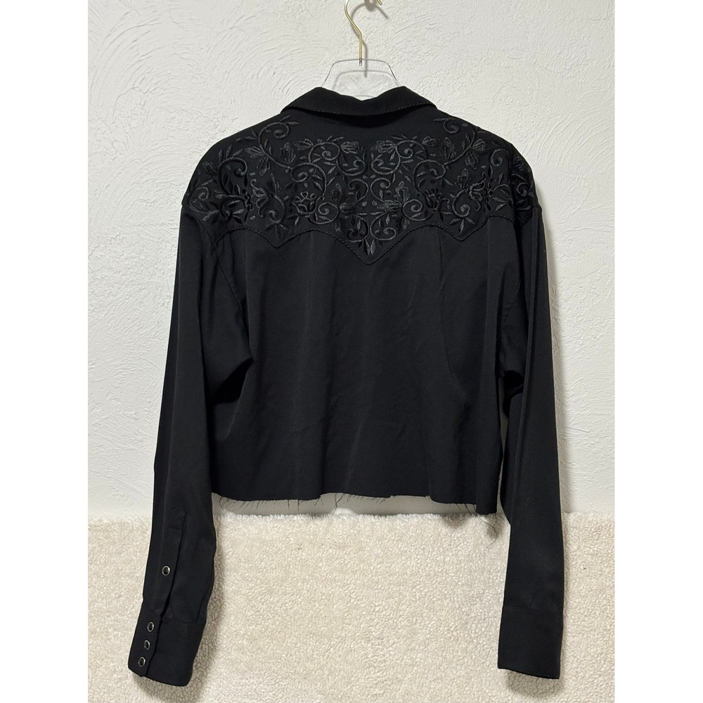 Gibson Trading Company Black Western Embroidered Cropped Long Sleeve Shirt - B13 - Picture 3 of 8